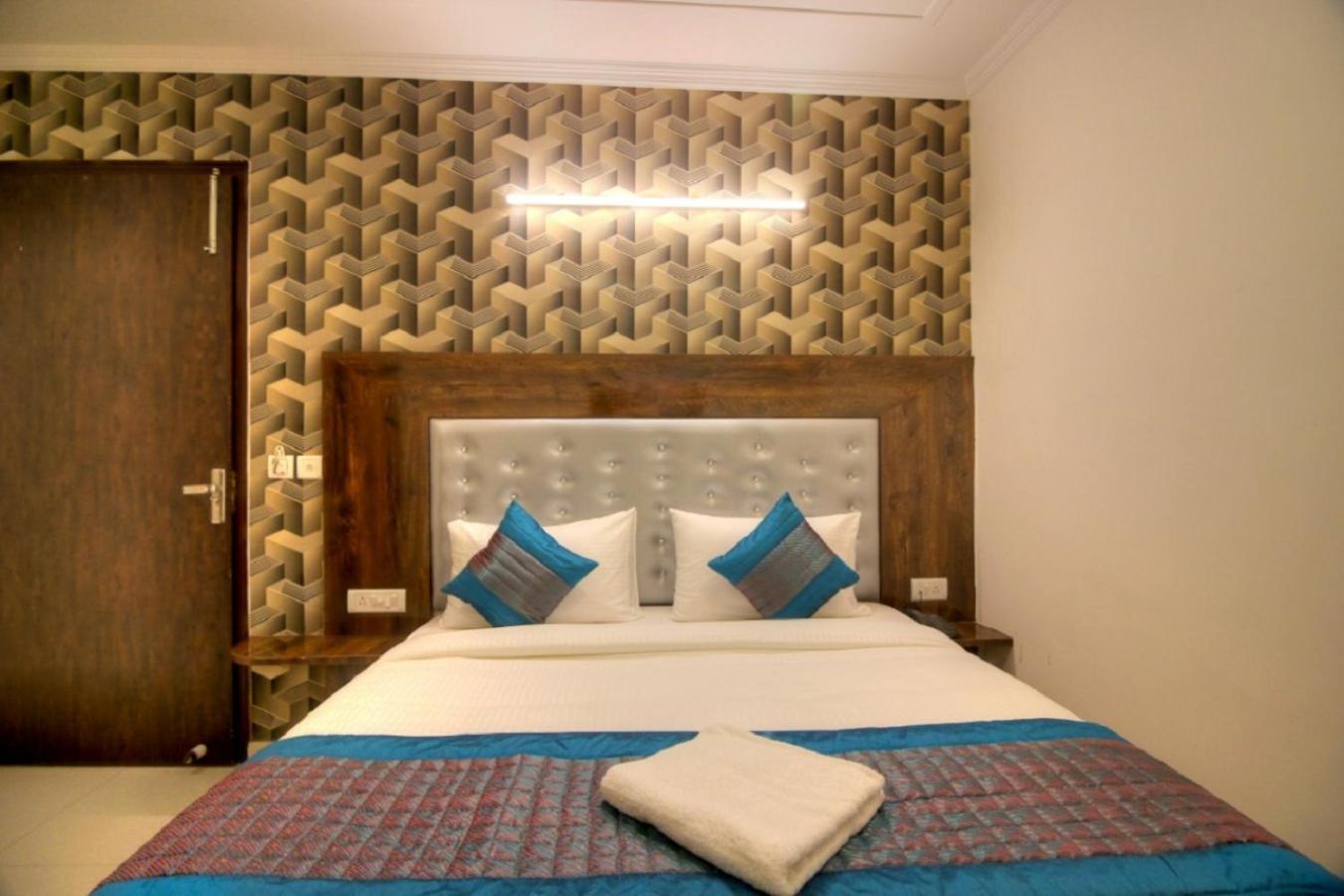 Hotel Airport Ark Avalon 3*