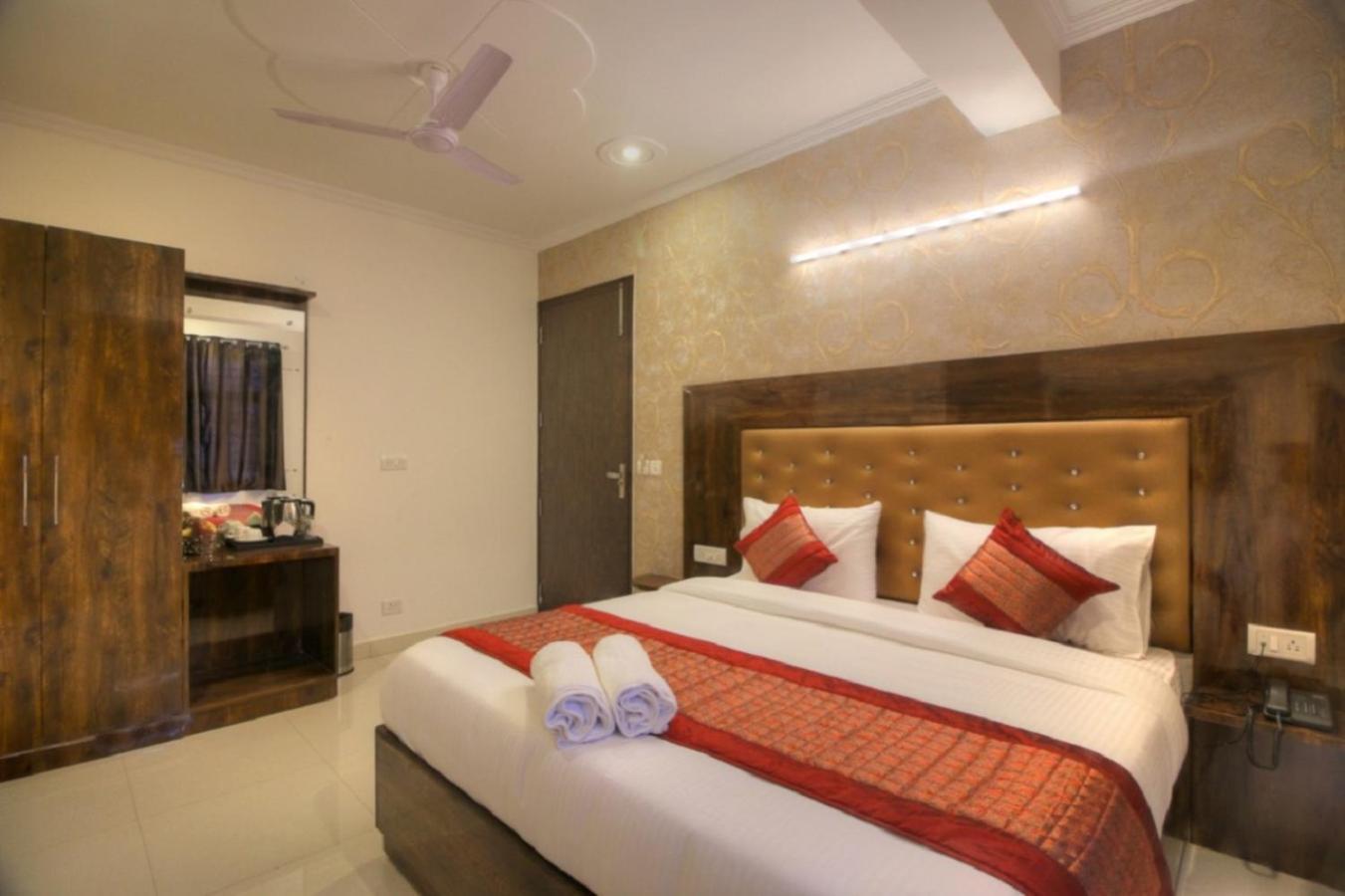 Hotel Airport Ark Avalon